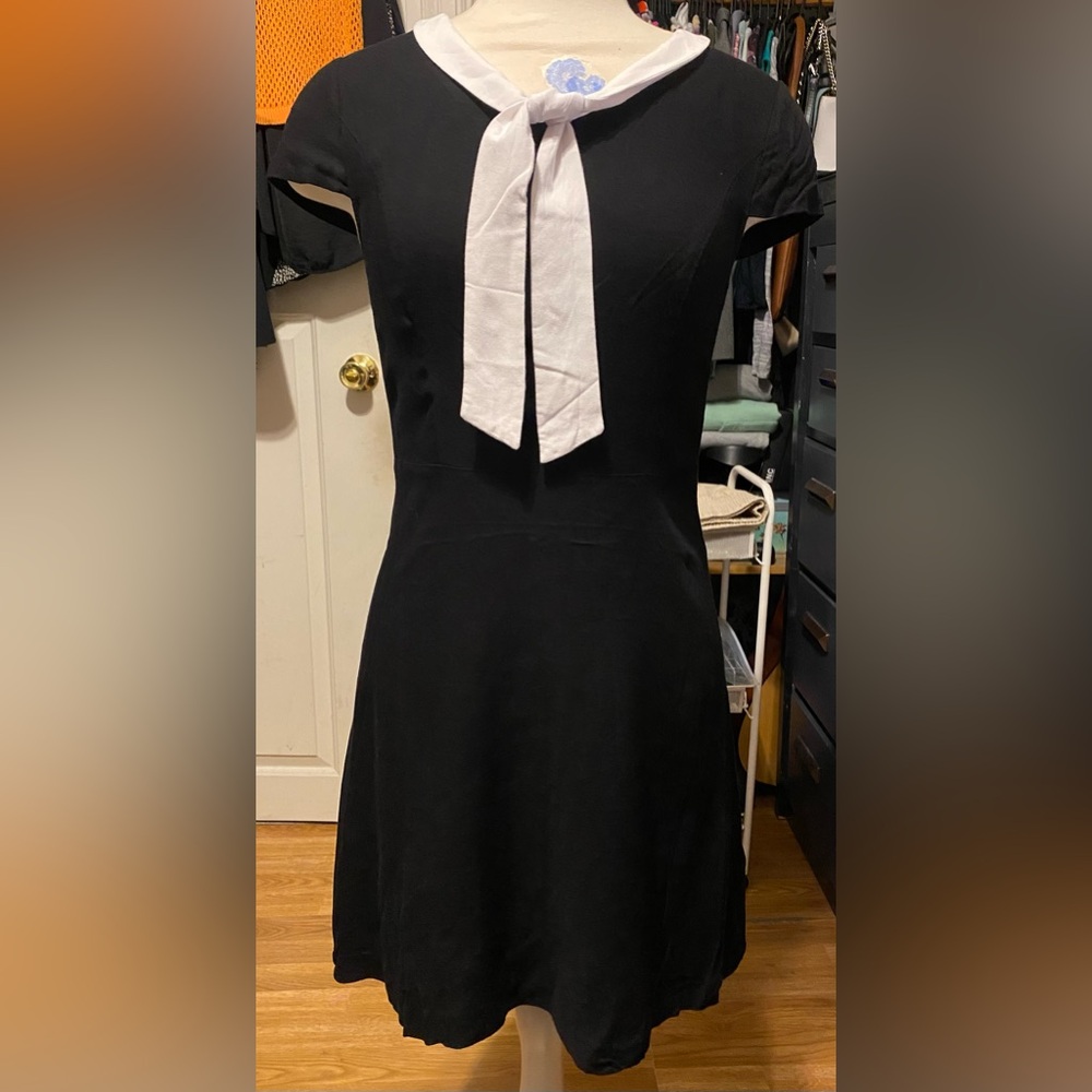 Pre-loved Women’s Size S Kensie Black Short Sleeve Dress W/ White Bow Accent